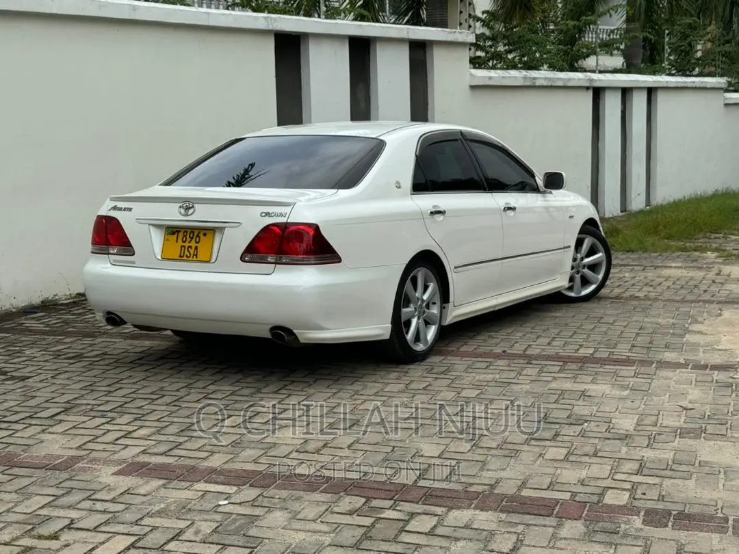 Toyota Crown Royale 2005 White