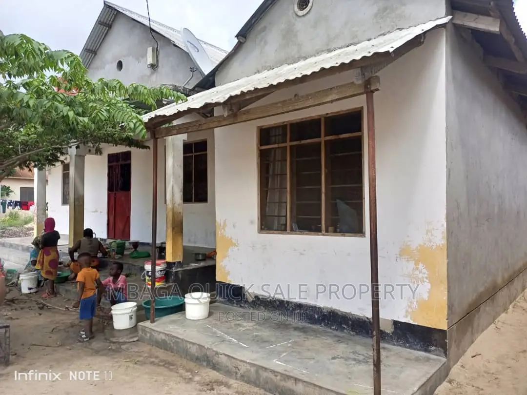 10bdrm House in Kigamboni Majimatitu for sale