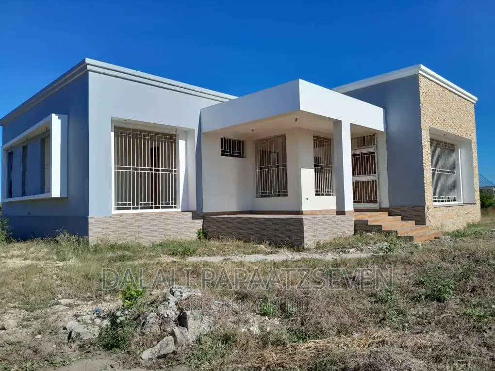 Nyumba Yenye Vyumba Vinne Inauzwa Ipo Mbweni Mpiji