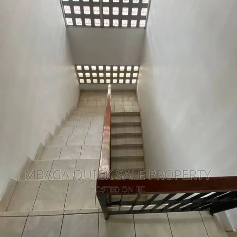 5bdrm House in Mikocheni for sale