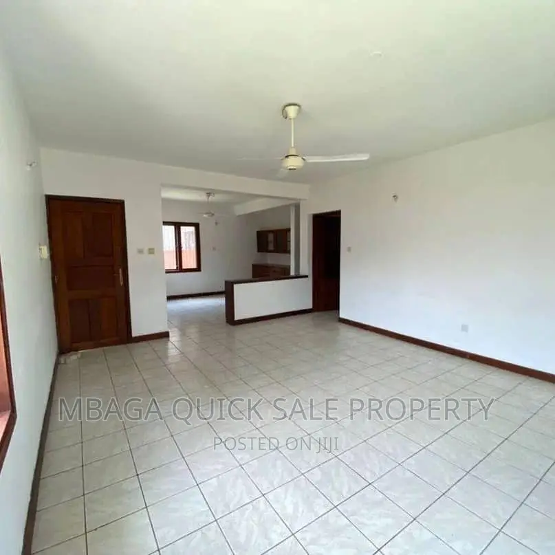 5bdrm House in Mikocheni for sale