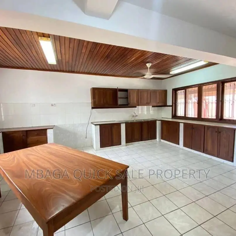 5bdrm House in Mikocheni for sale
