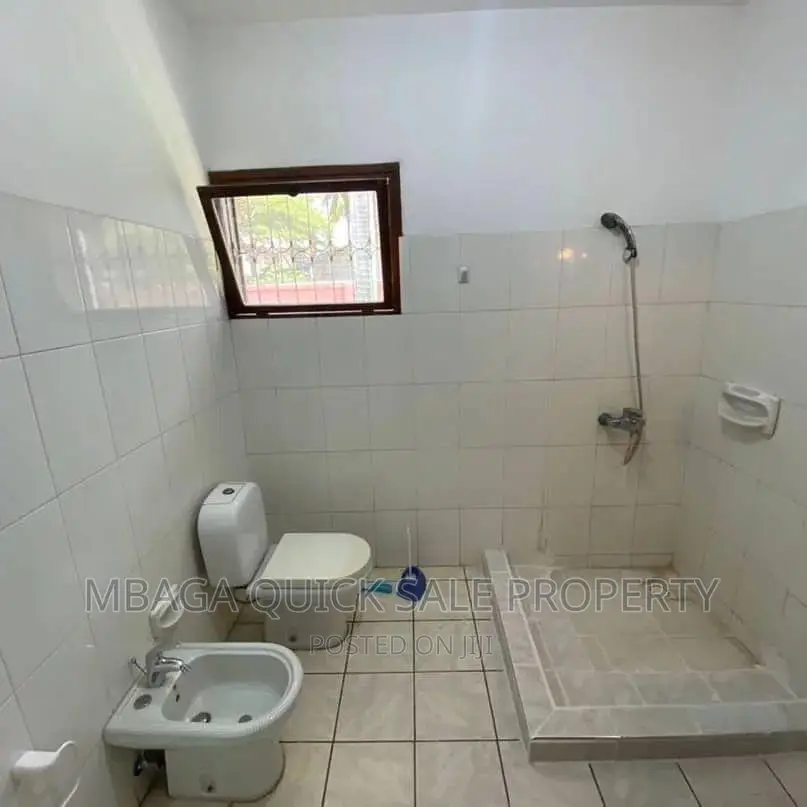 5bdrm House in Mikocheni for sale