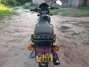 Bajaj Boxer X125 2021 Red