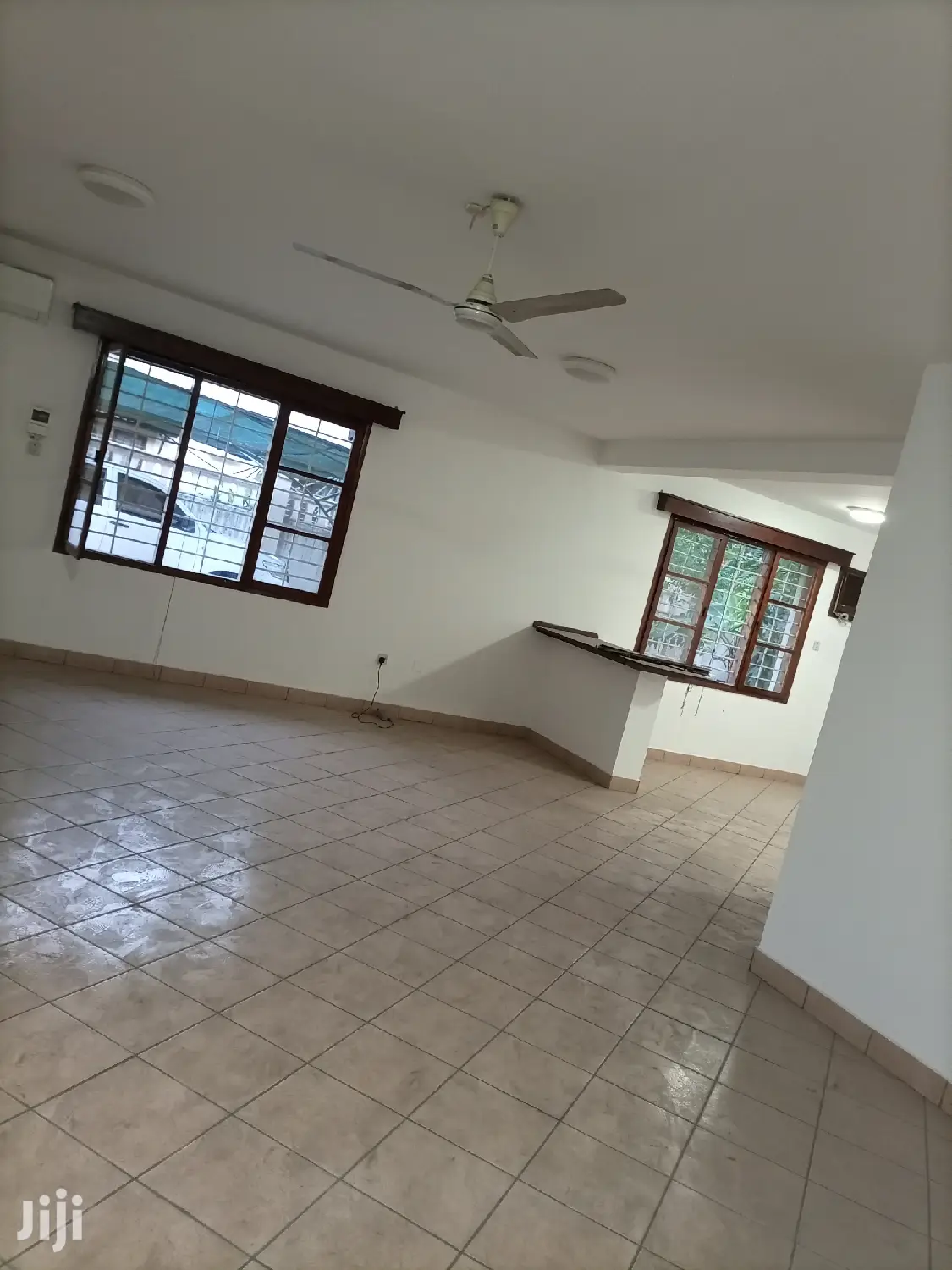 4 Bedrooms, Living Room, Dinning,2master & 2public Toilets