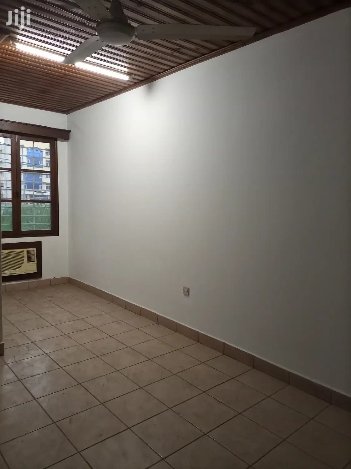 4 Bedrooms, Living Room, Dinning,2master & 2public Toilets