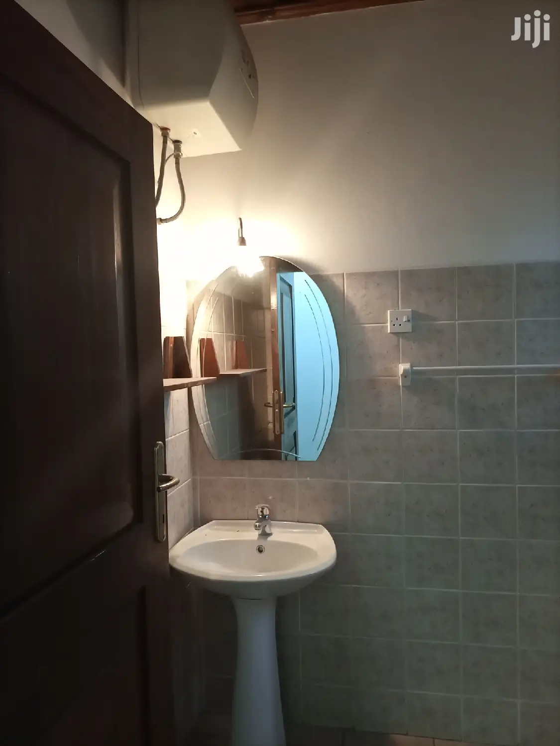 4 Bedrooms, Living Room, Dinning,2master & 2public Toilets