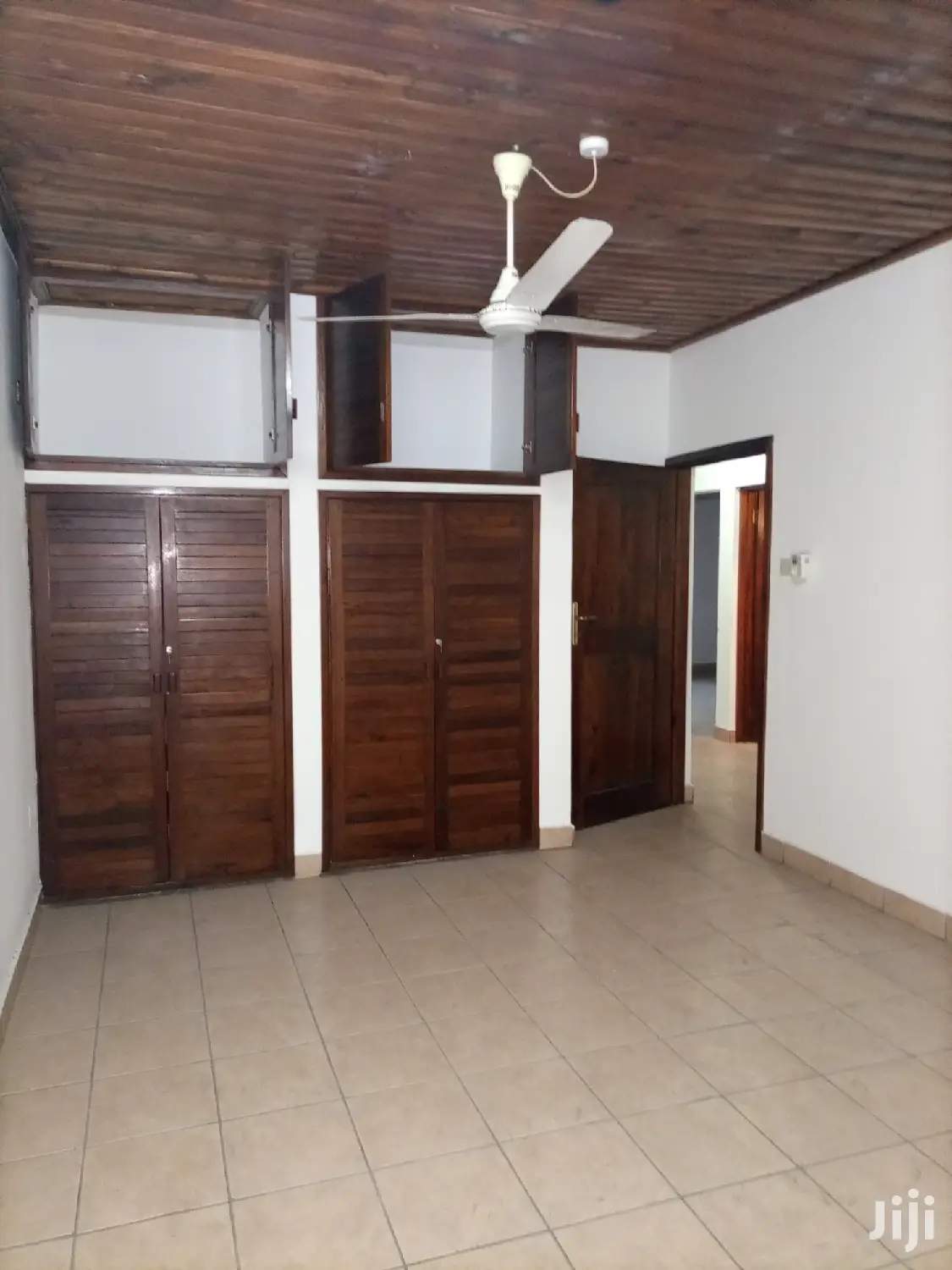 4 Bedrooms, Living Room, Dinning,2master & 2public Toilets