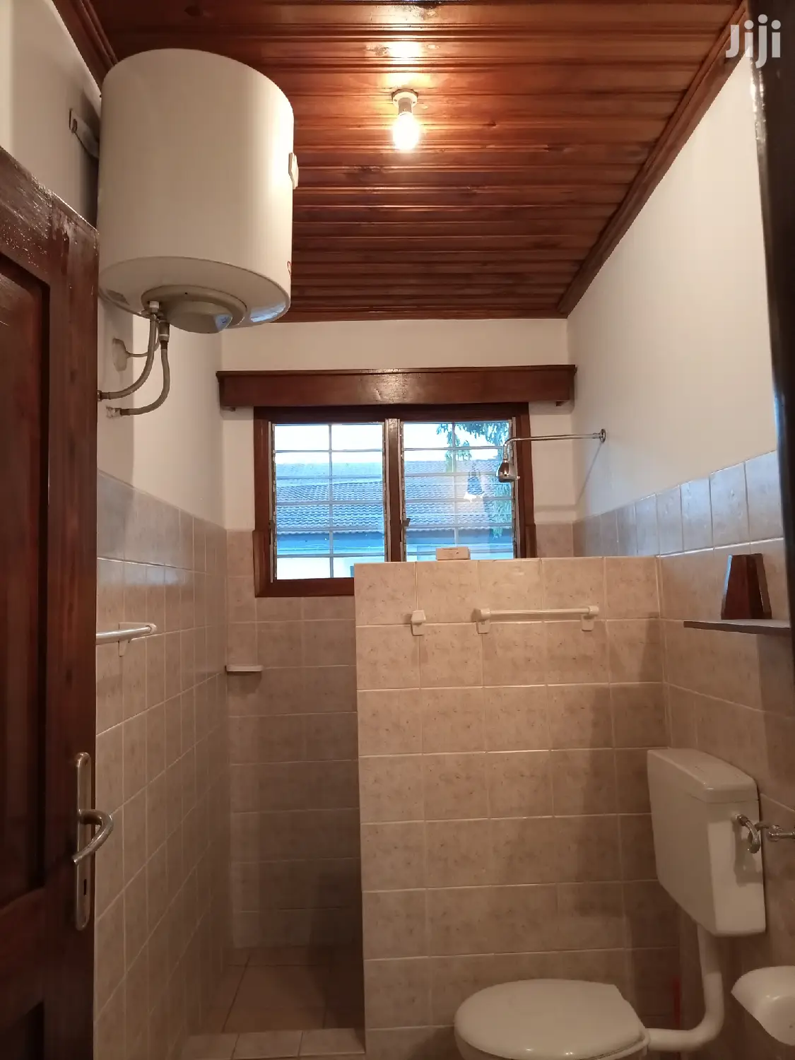 4 Bedrooms, Living Room, Dinning,2master & 2public Toilets