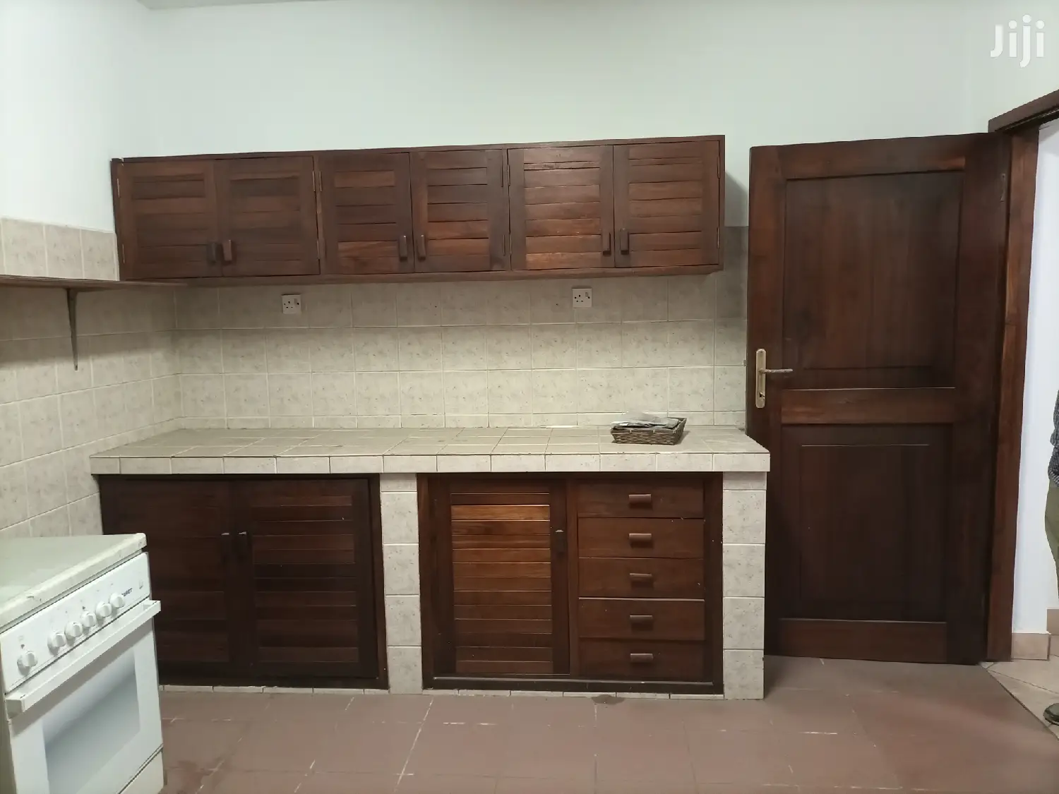 4 Bedrooms, Living Room, Dinning,2master & 2public Toilets