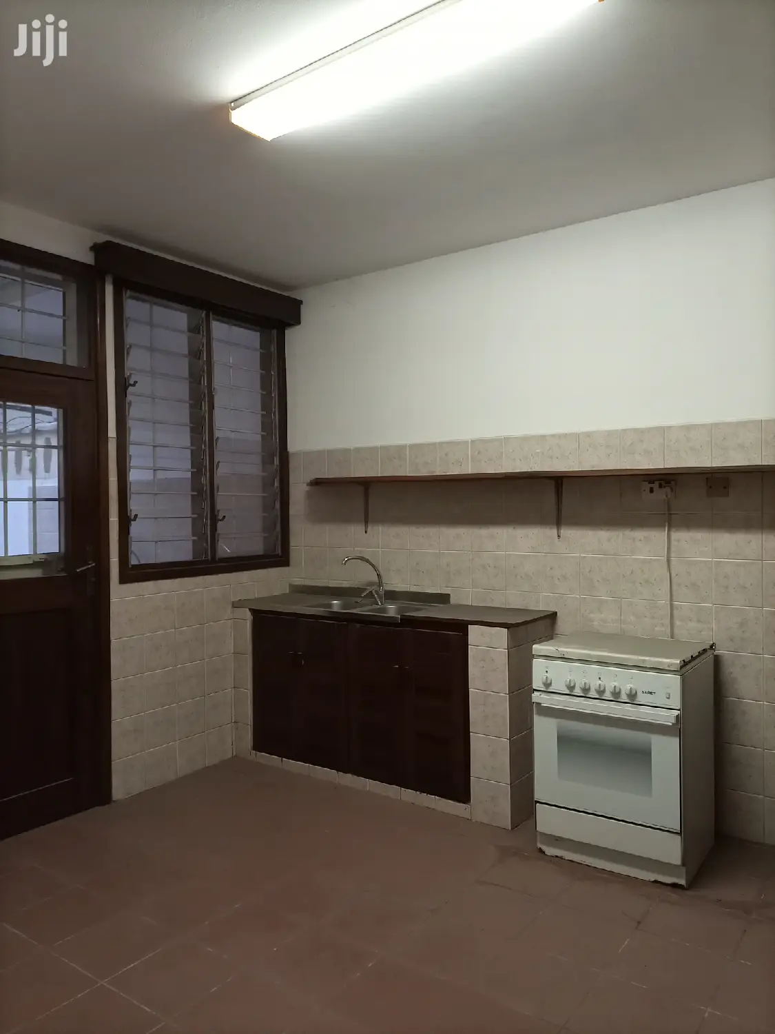 4 Bedrooms, Living Room, Dinning,2master & 2public Toilets