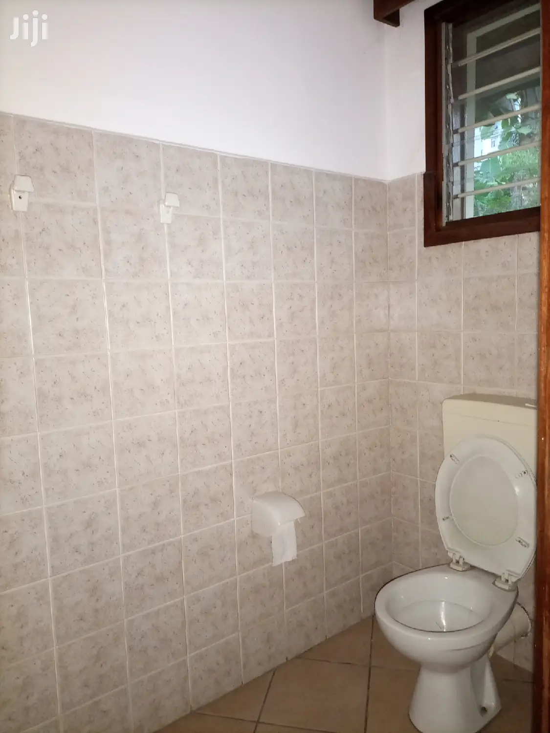 4 Bedrooms, Living Room, Dinning,2master & 2public Toilets