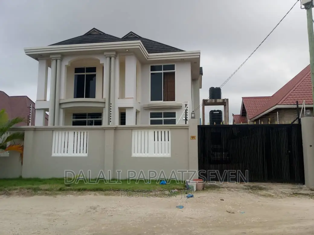 5bdrm House in Dalalipapaatzseven, Kinondoni for rent