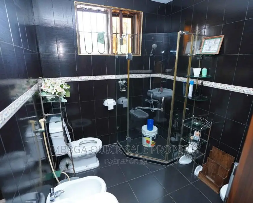 5bdrm House in Mikocheni for sale