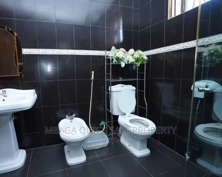 5bdrm House in Mikocheni for sale