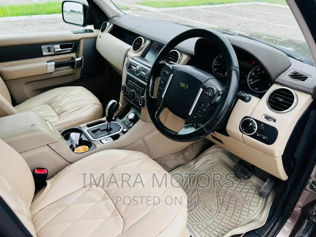 Land Rover Discovery 2012 Gray