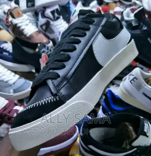 Mens Sneakers NIKE Black