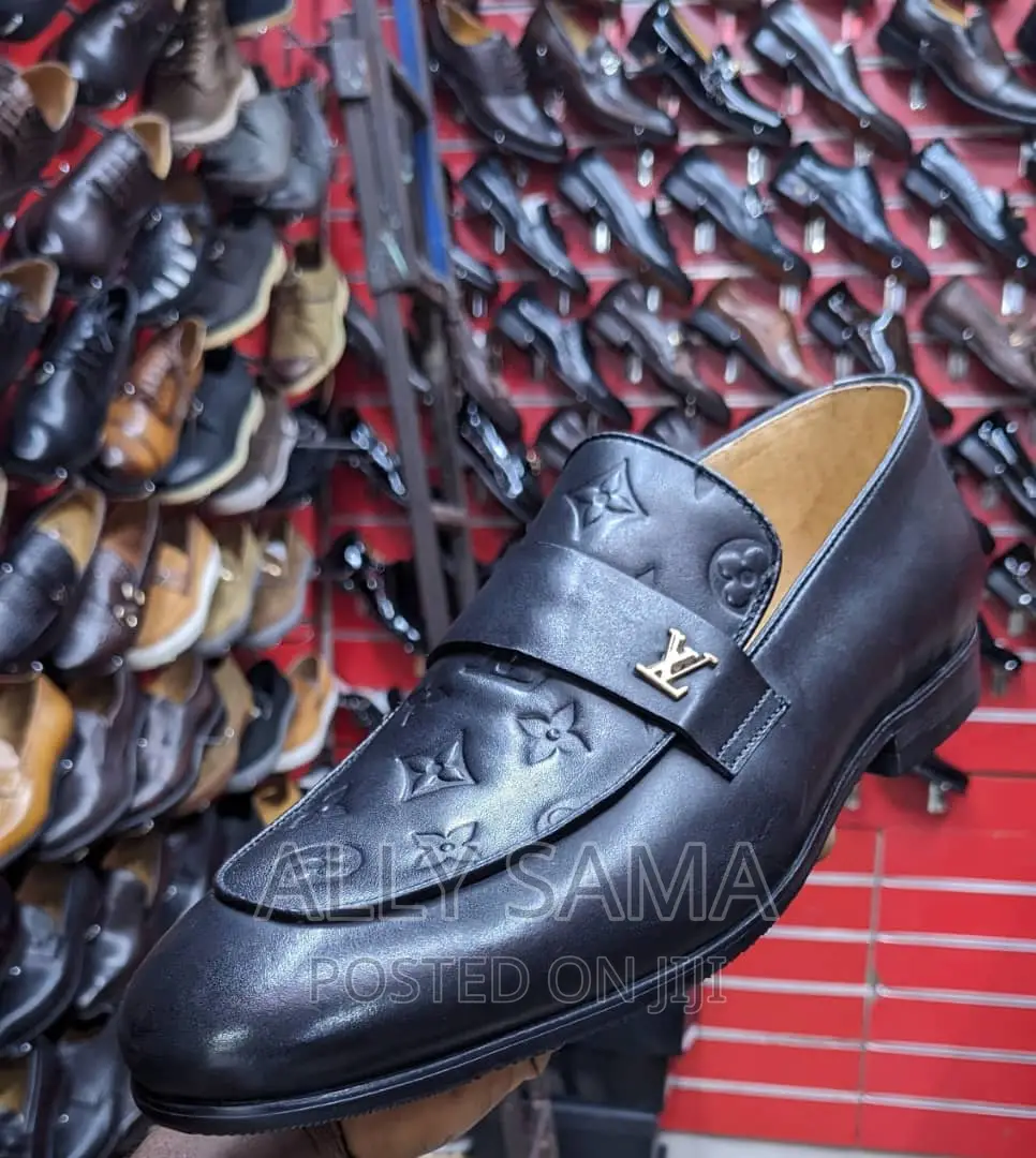 Mens Loafers Louis Vuitton Black Pure Leather