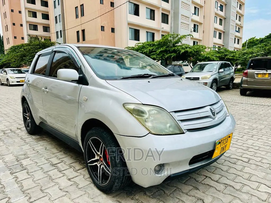 Toyota IST 2004 Silver
