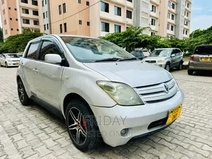 Toyota IST 2004 Silver