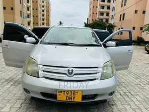 Toyota IST 2004 Silver
