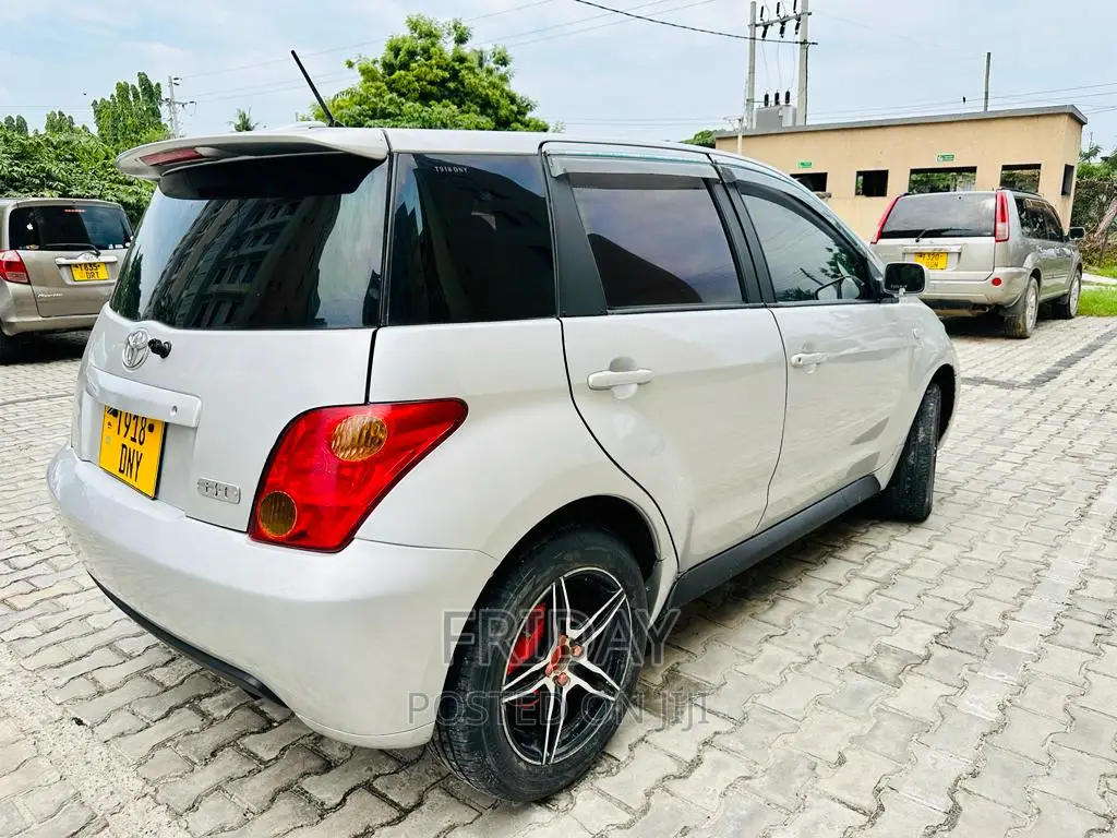 Toyota IST 2004 Silver