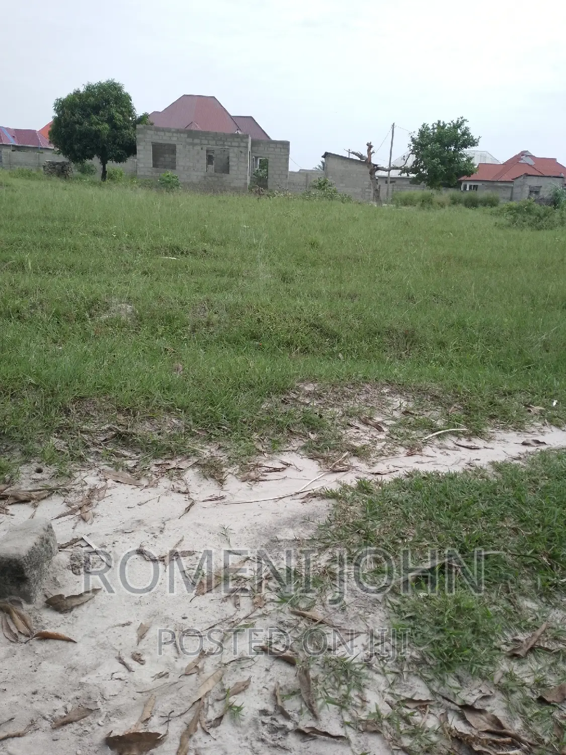 Kiwanja Sqmita 200 Kinauzwa Ml 3.5 Ukonga Bombambili.