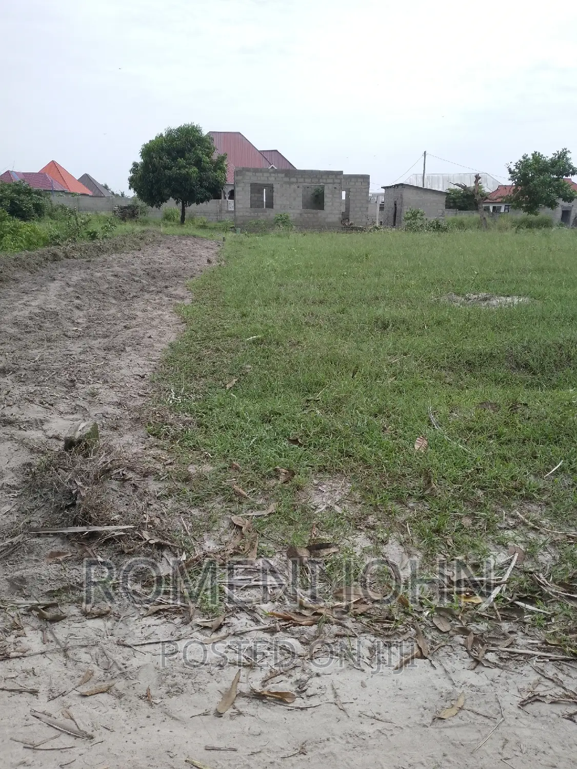Kiwanja Sqmita 200 Kinauzwa Ml 3.5 Ukonga Bombambili.