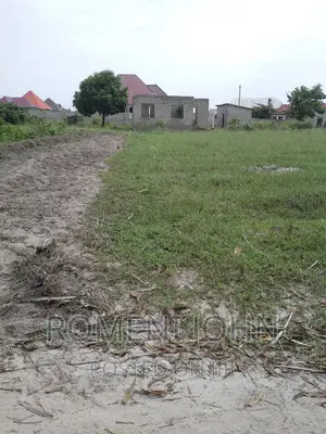 Kiwanja Sqmita 200 Kinauzwa Ml 3.5 Ukonga Bombambili.