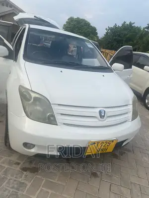 Toyota IST 2005 White