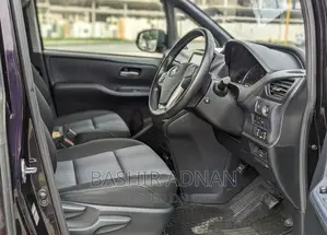Toyota Noah 1.8 FWD Hybrid (7 seater) 2015 Black