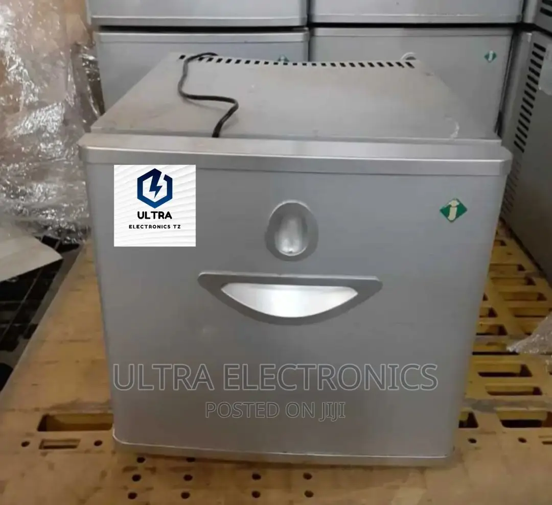Mini Fridge Used From Japan HALIGANDISHI (Doesn't Freeze)
