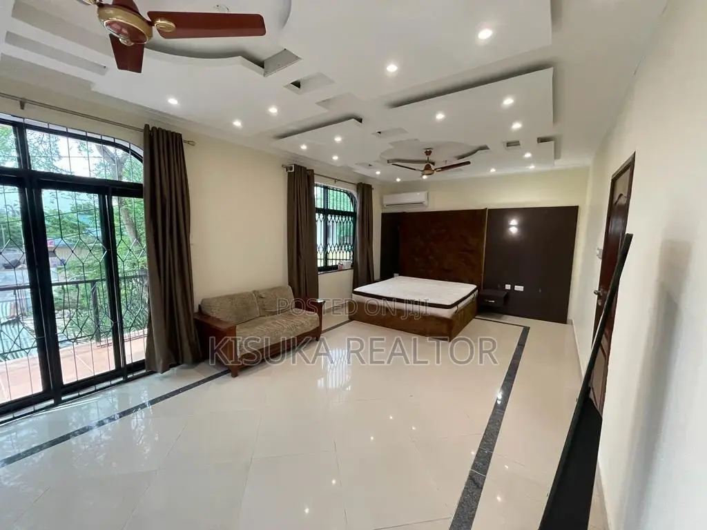 Furnished 4bdrm Villa in Oysterbay for rent