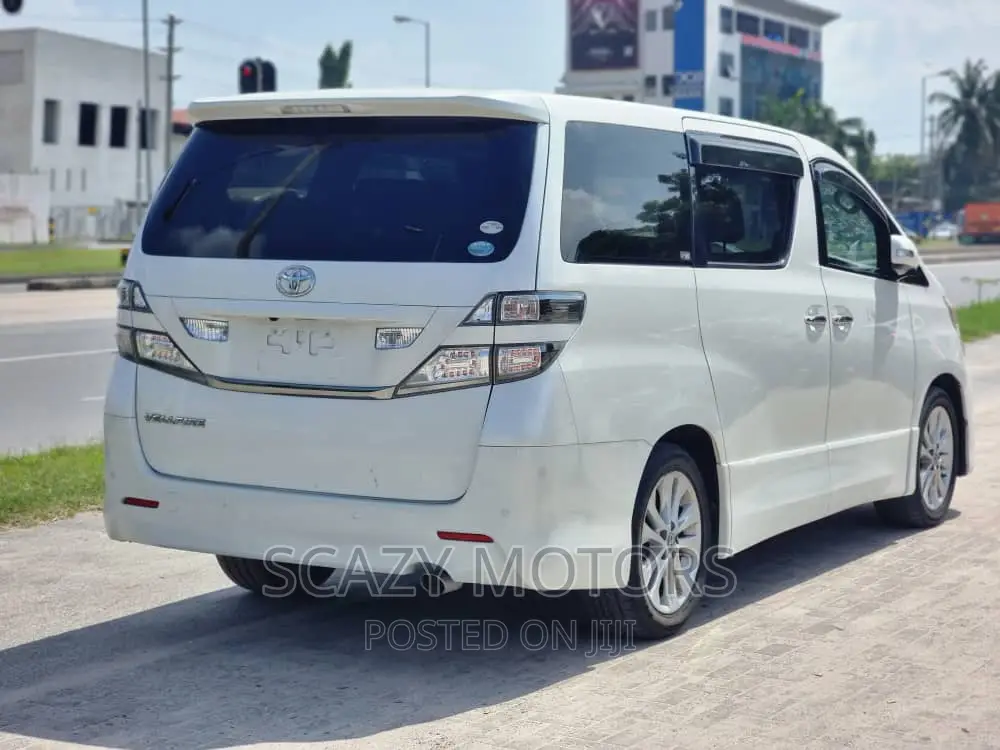 Toyota Vellfire 2010 White