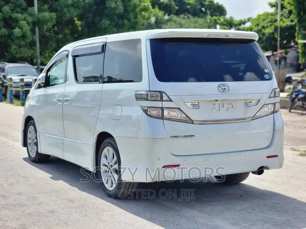 Toyota Vellfire 2010 White
