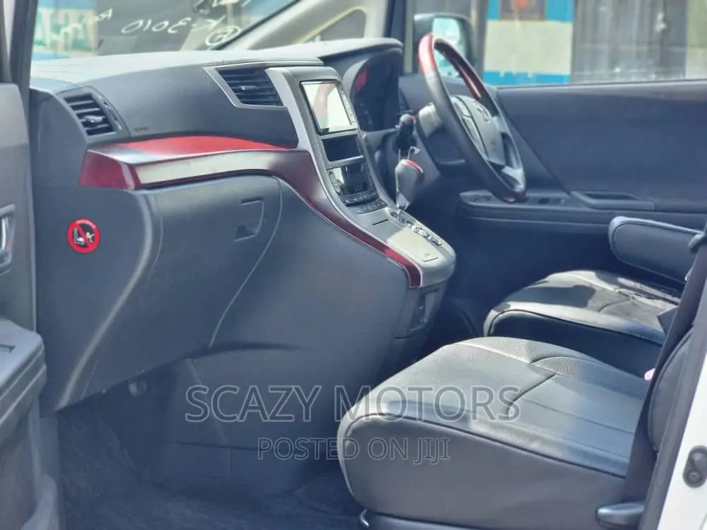 Toyota Vellfire 2010 White