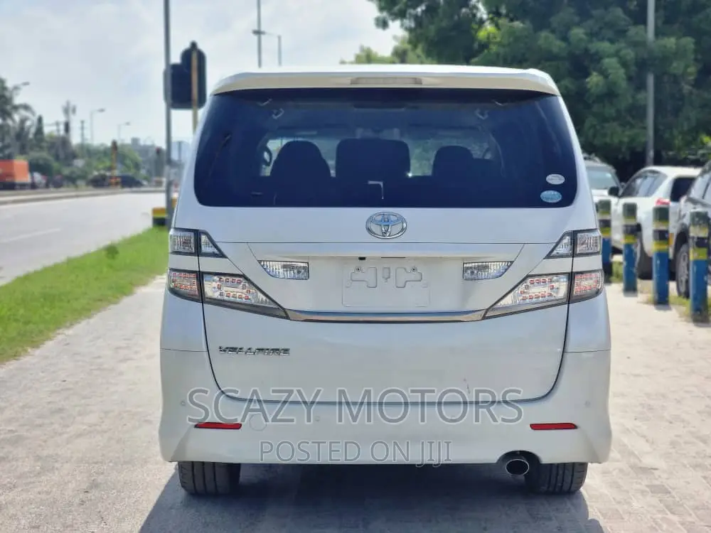 Toyota Vellfire 2010 White