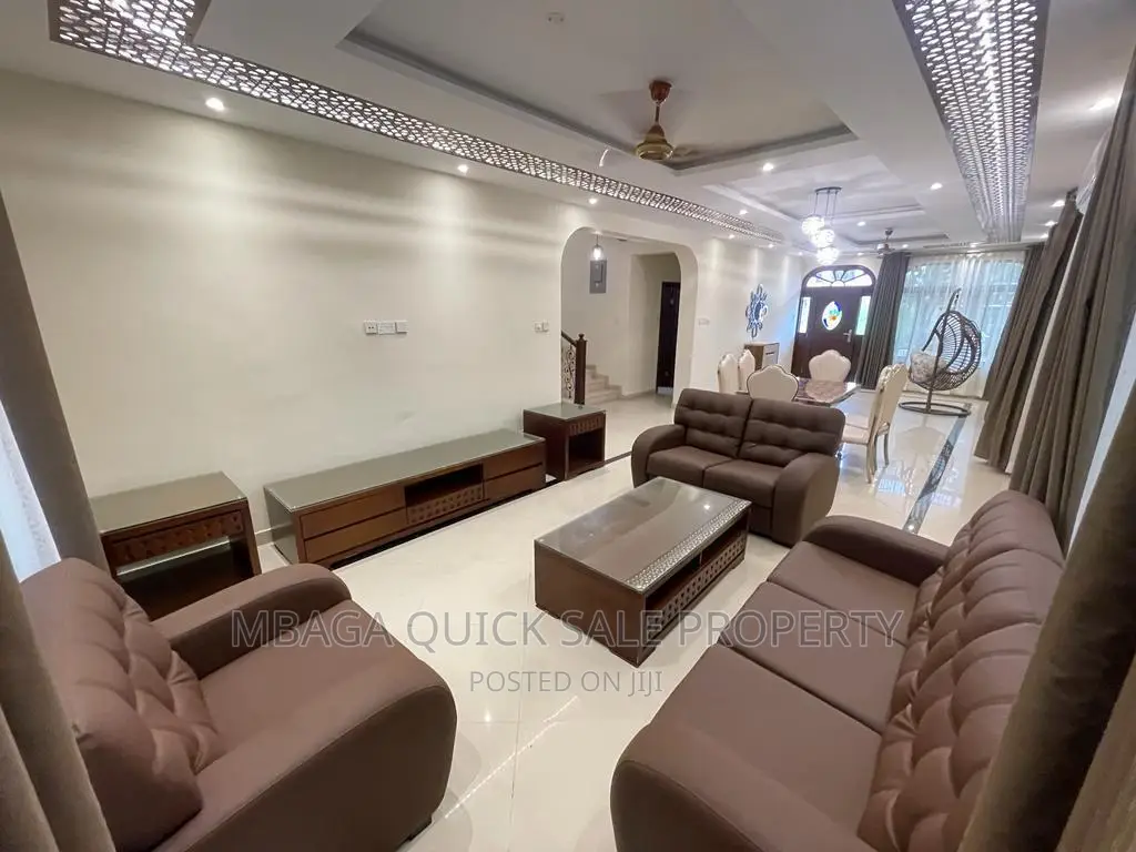 4bdrm House in Ada Estate for rent