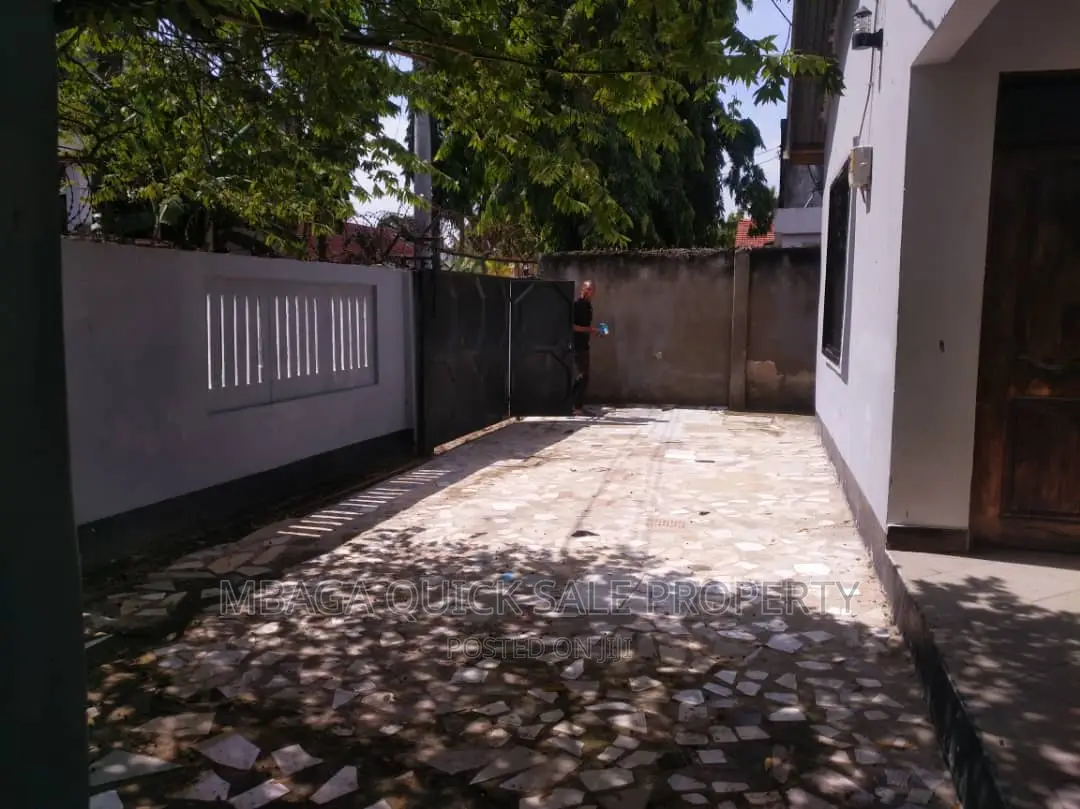 4bdrm House in Mwananyamala for rent