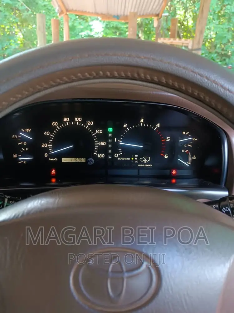 Toyota Land Cruiser 2002 White