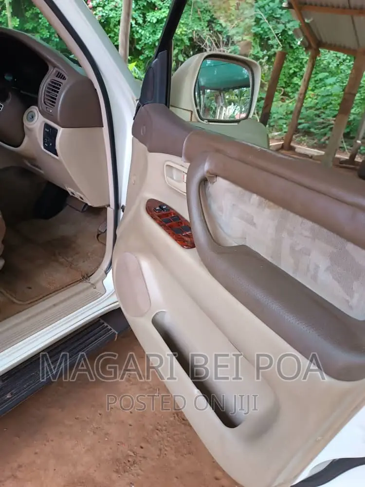 Toyota Land Cruiser 2002 White