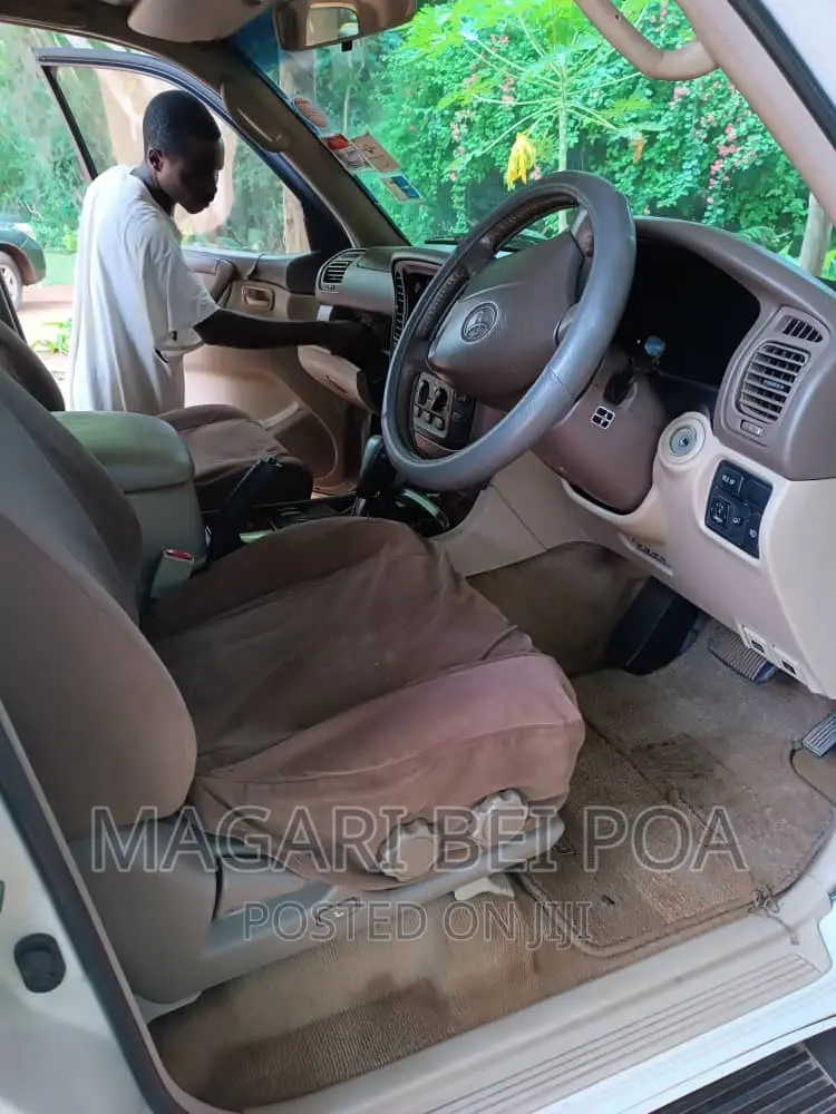Toyota Land Cruiser 2002 White