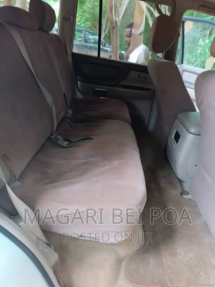Toyota Land Cruiser 2002 White