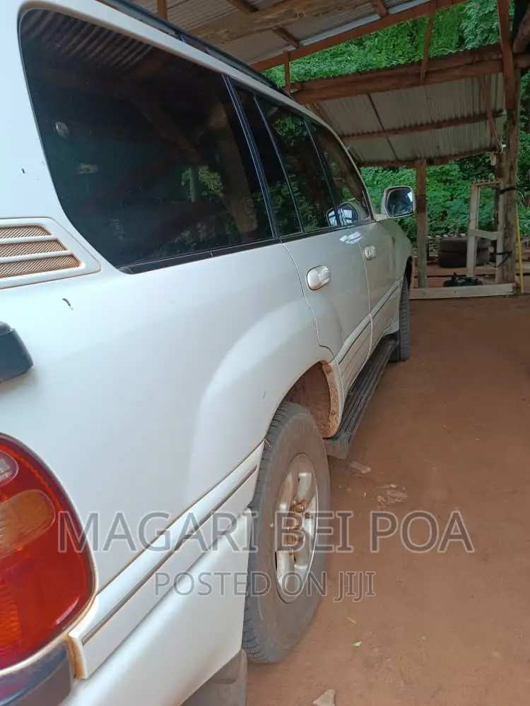 Toyota Land Cruiser 2002 White