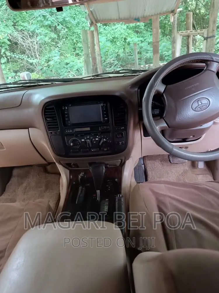 Toyota Land Cruiser 2002 White