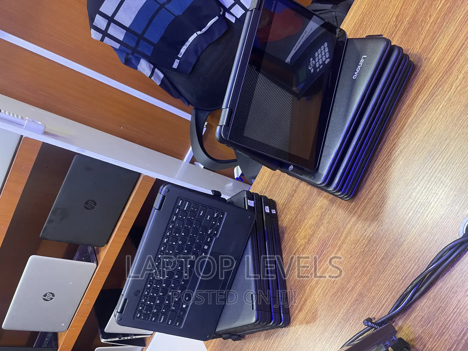 Laptop Lenovo 300e 4GB Intel SSD 128GB