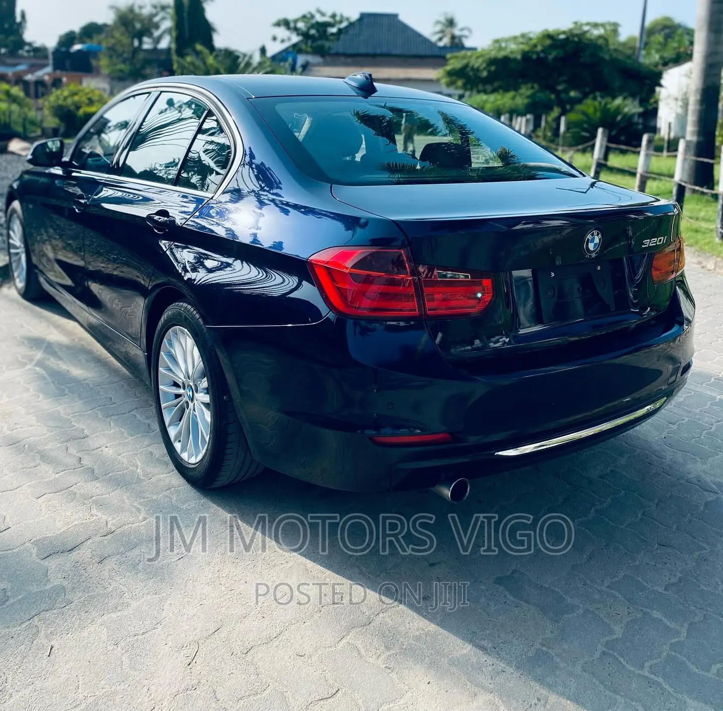 BMW 320i 2014 Blue