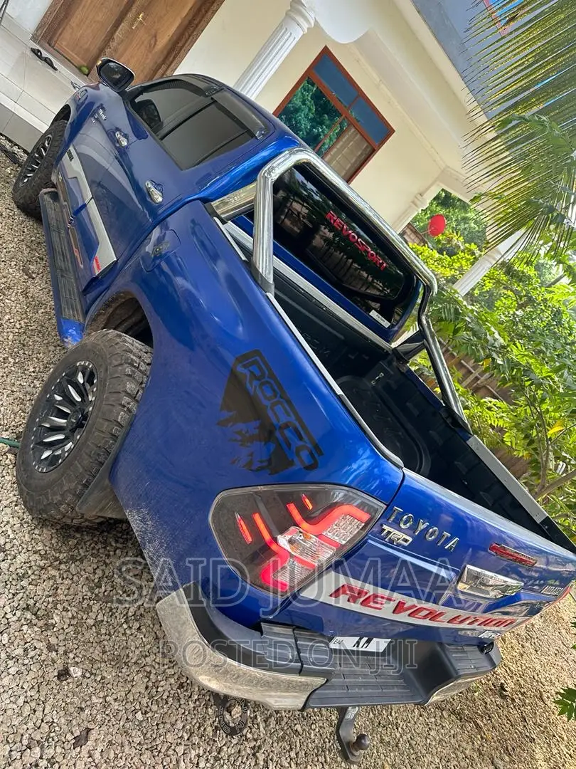 Toyota Hilux SR 4x4 2015 Blue