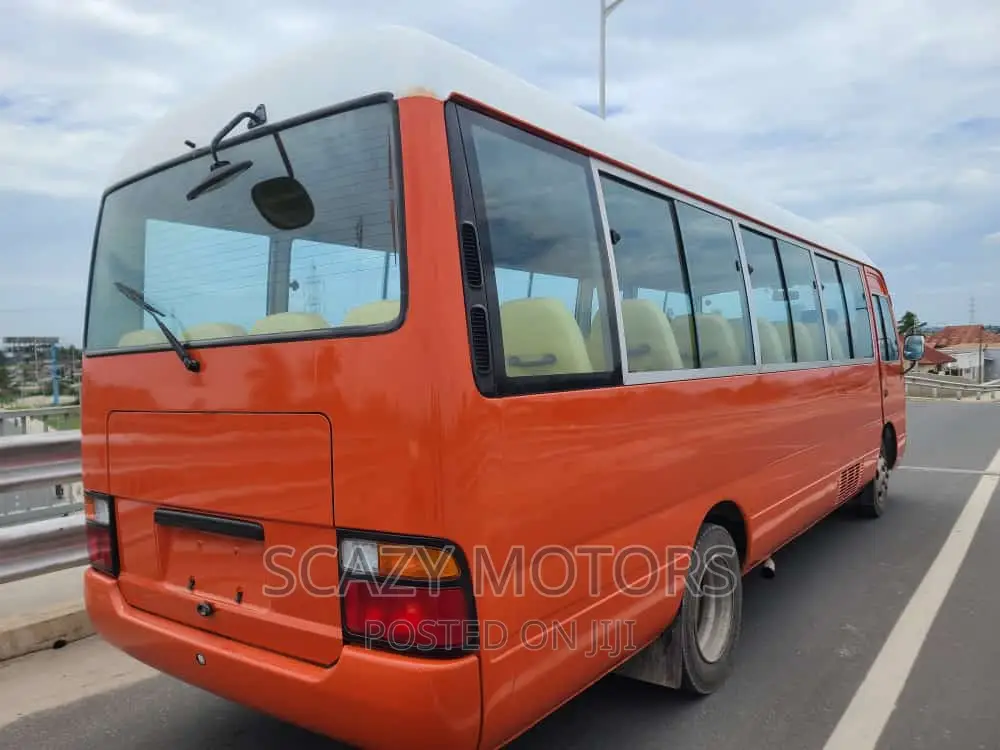 Toyota Coaster 2000 Orange