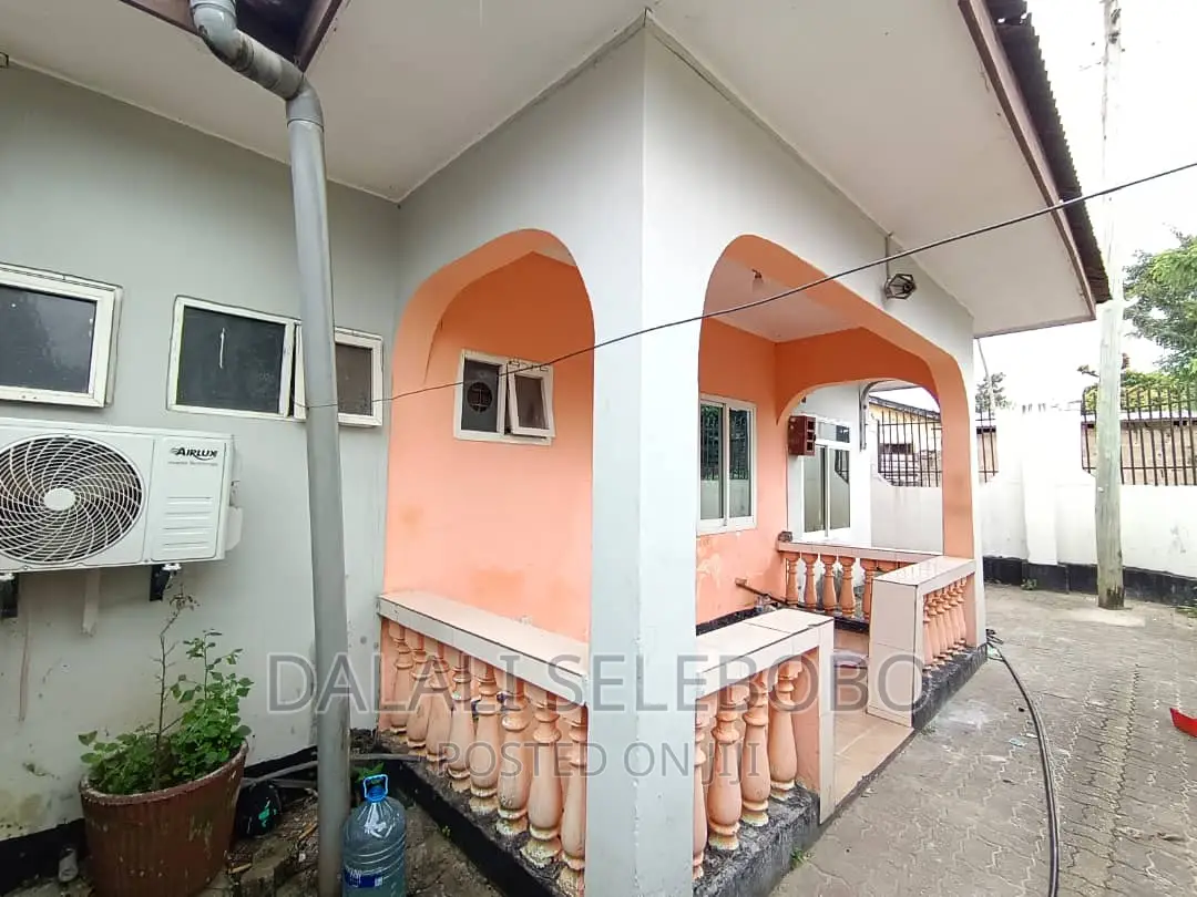 3bdrm Mansion in Kimara Temboni for rent